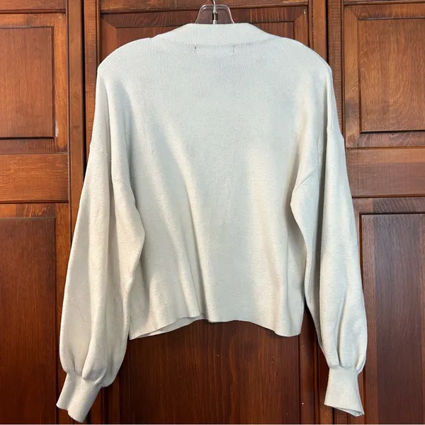 Women’s Vero Moda Soft Cream long sleeve Turtleneck Sweater size Medium - Image 4