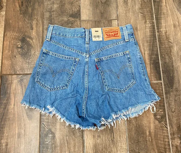 Levi's High Waisted Mom Jean Shorts - Image 6