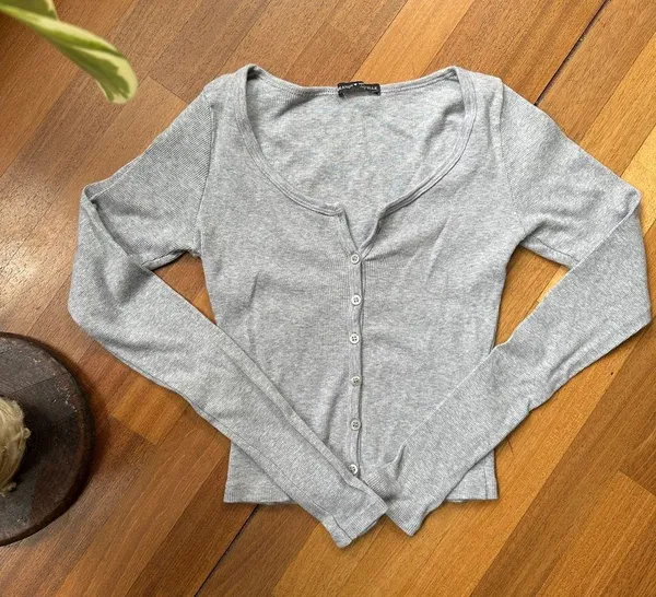 Brandy Melville Heather Gray Button Thermal, One Size - Image 6