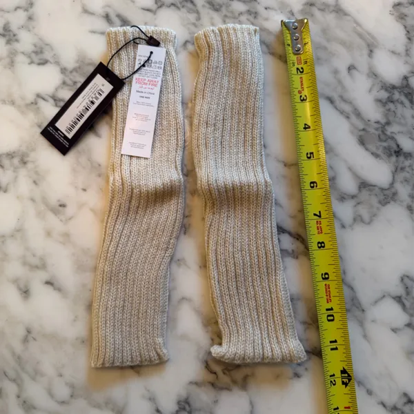 NWT PRETTYLITTLETHING Cream Ribbed Slouchy Handwarmers - Image 4