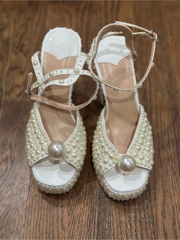 NWOT Open Toe Pearl Platform White Heels Size 6 - Image 2