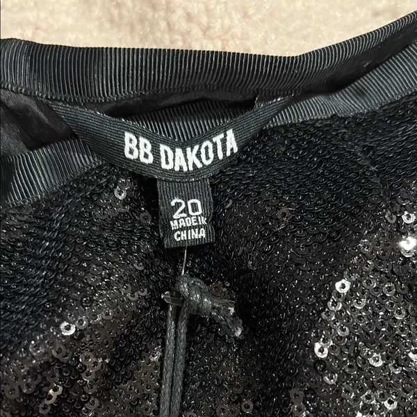 Elegant Black Sequin Mini Skirt Size undefined - Image 2