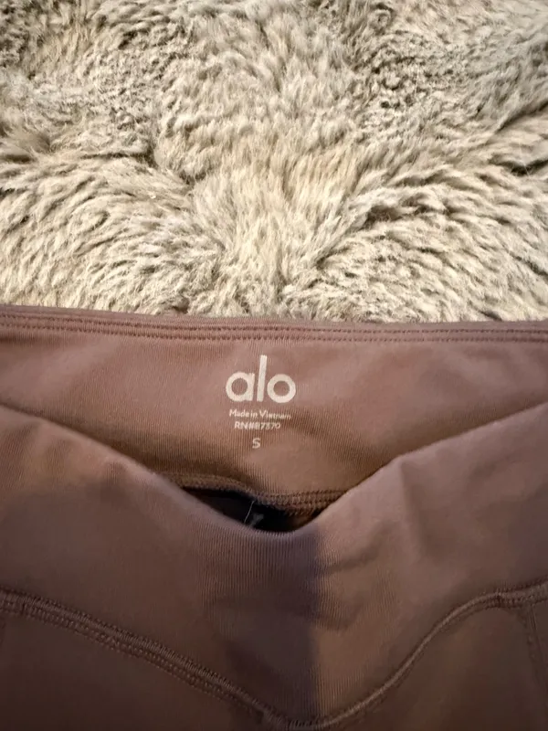 Alo Yoga Bell Bottom leggings - Image 3