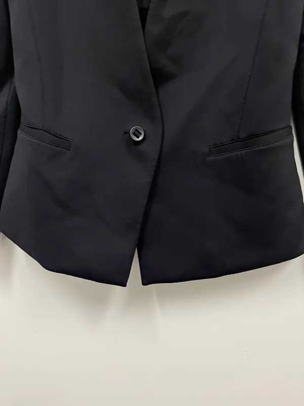 Lululemon Black Women's Single-Button Blazer size M (?) - Image 2