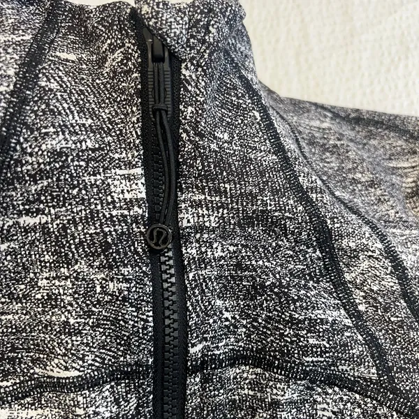 Lululemon Define Jacket Rush Jacquard Black White Size 6 women - Image 8