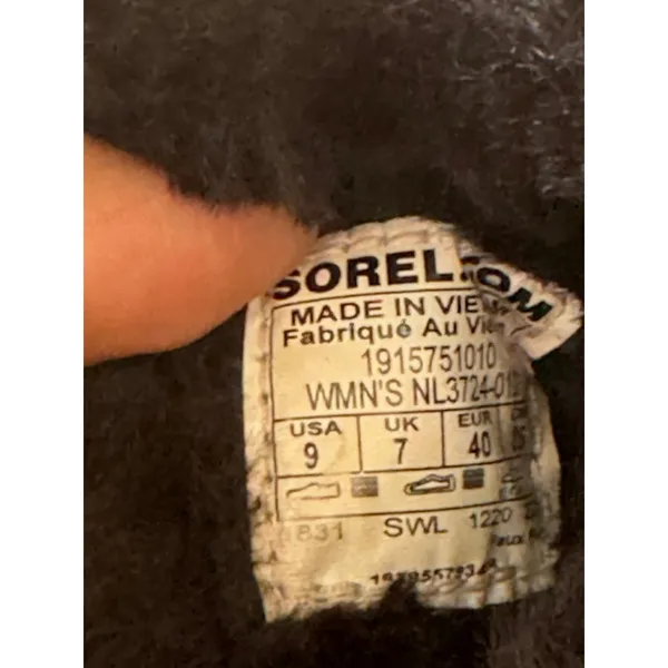 Sorel women's black Sorel Go Mail‎ Run fuzzy slippers size 9 - Image 10