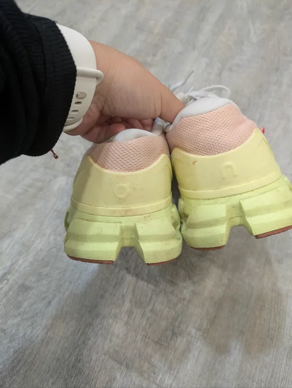 On Cloudflyer 4 Running Sneakers Size 7.5 Pink - Image 5