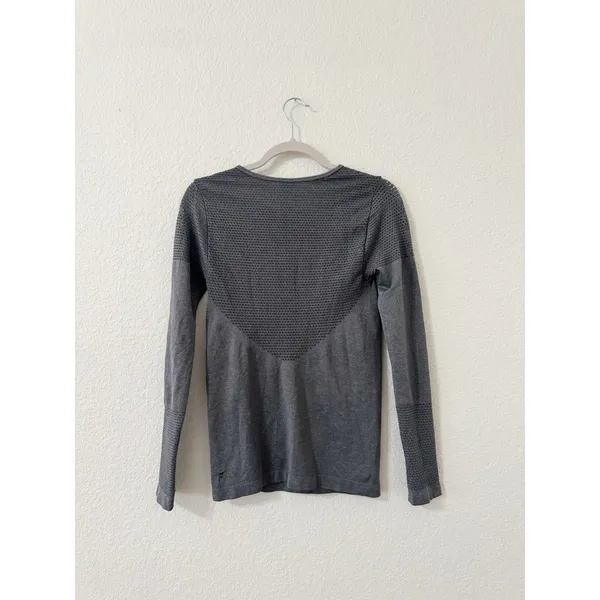 Fabletics Musetta Seamless Long Sleeve Performance Top Gray Size Small - Image 3
