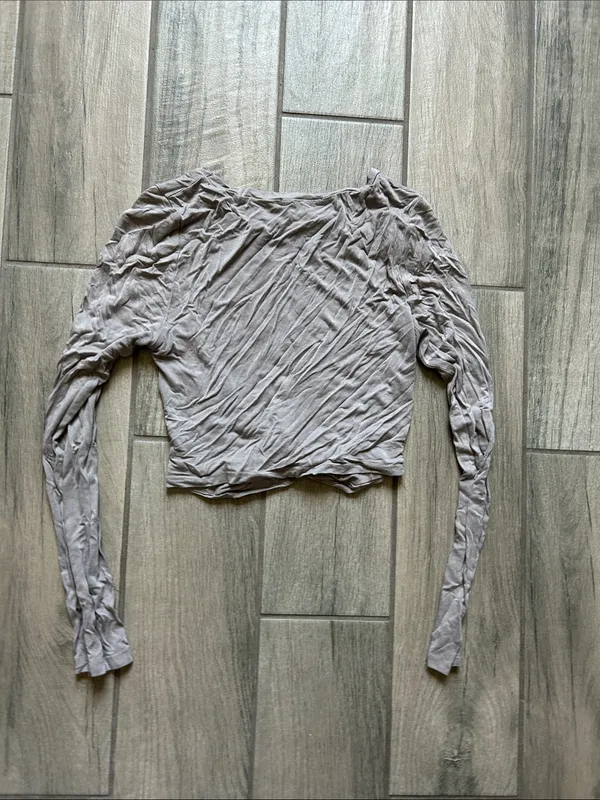 Cozy Casual Light Gray Long Sleeve Twist-Front Top - Image 4