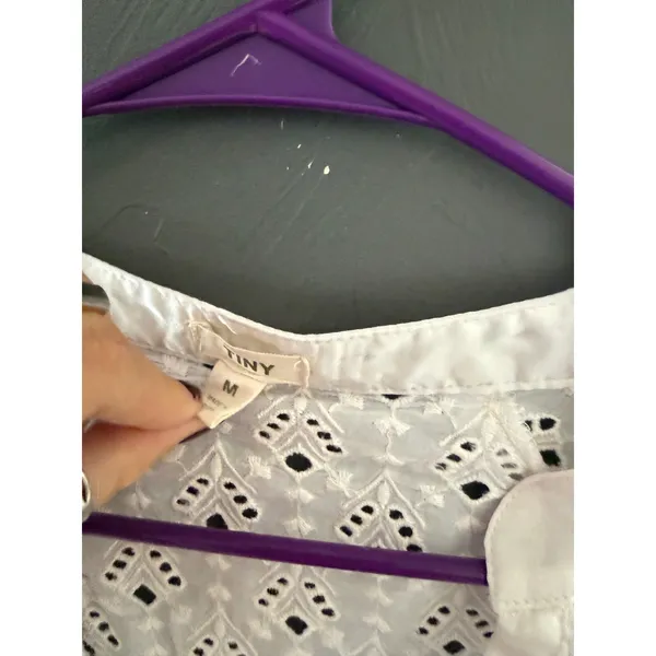 Tiny Anthropologie White Eyelet Lace Button Front Long Sleeve Blouse Top Medium - Image 4