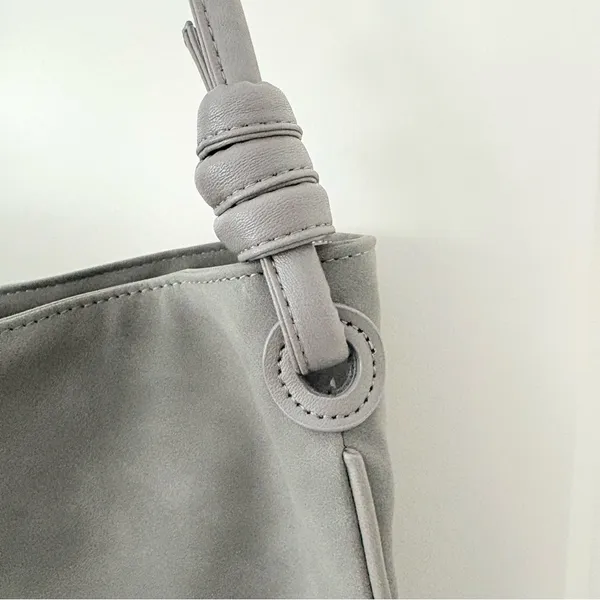 8 OTHER REASONS Betsy Slouch Tote - Image 5
