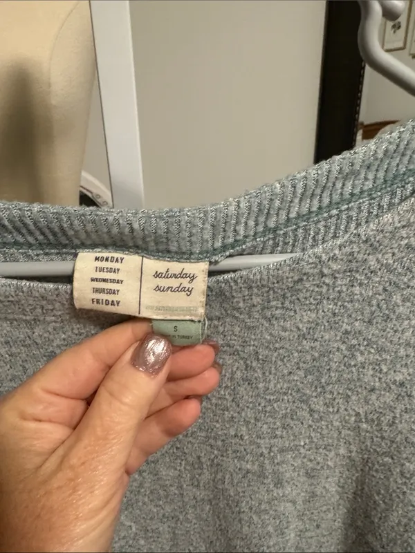 Light blue Long-Sleeve Ruched-Sleeve Women's Sweater - Image 2