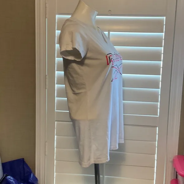 Reebok White Tee with Pink Graphic - Image 2