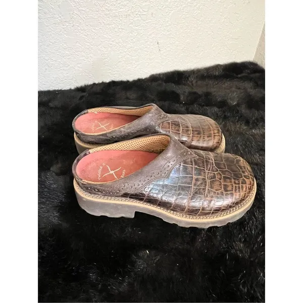Twisted X scrolled leather mules boots Sz 5.5 - Image 2