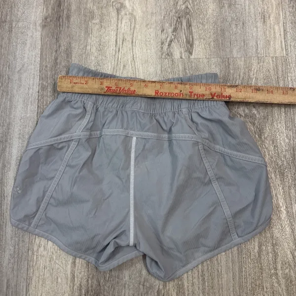 Lululemon Tracker Short V 4" Grey Athletic Running Shorts Size 4 - Image 6