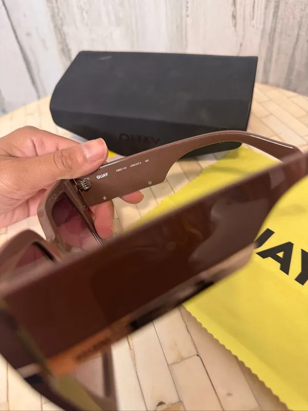 Quay Australia Notorious Oversized Square Sunglasses Chocolate Brown Gold - Image 3