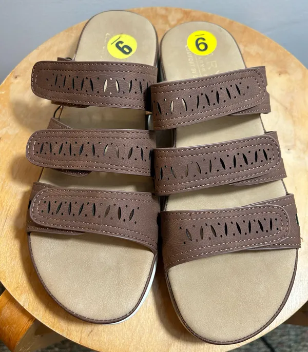 Taryn Rose New women's leather sandals.?Size 8.5. $33. - Image 5