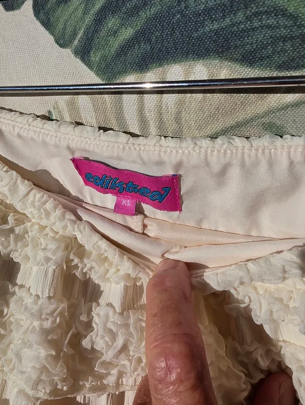 Edikted Margaux Textured Ruffle Mini Skort Cream XS - Image 5
