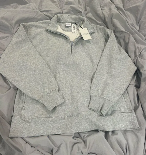 Aritzia boyfriend zip up size M - Image 2