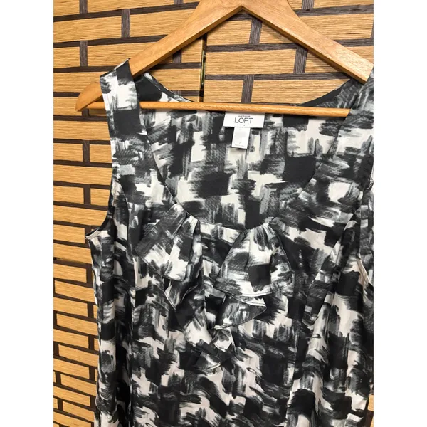 Loft Black And White‎ Tank Top Size Large - Image 4