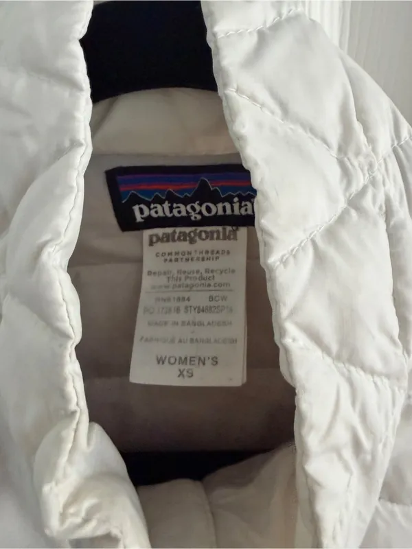 Patagonia creamy white Quilted Lightweight Puffer Jacket size xs - Image 4
