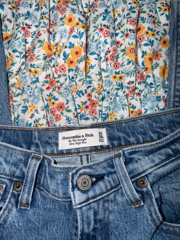 Abercrombie Ultra High-Rise Straight - Image 4