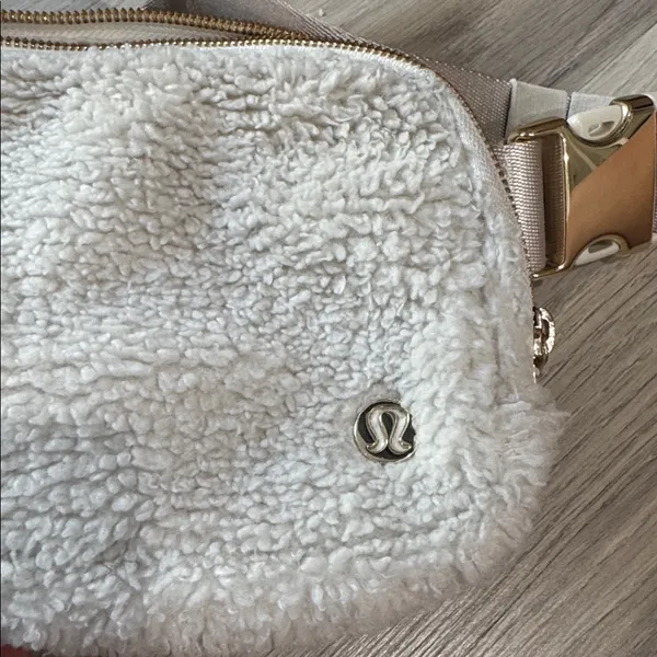lululemon belt bag fleece version with gold hardware - Image 3