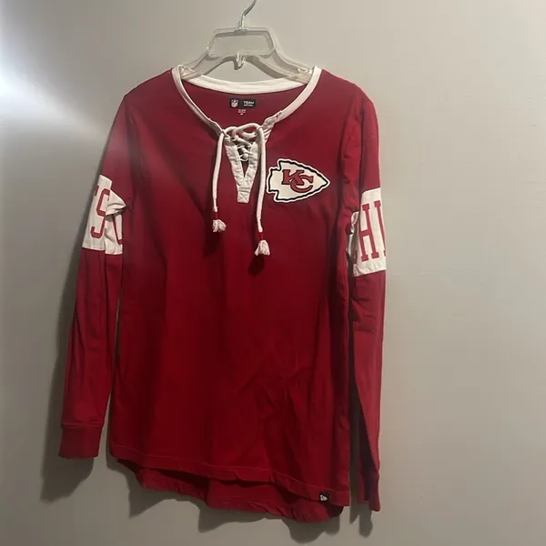 Chiefs long sleeve Vneck tie front shirt - Image 3