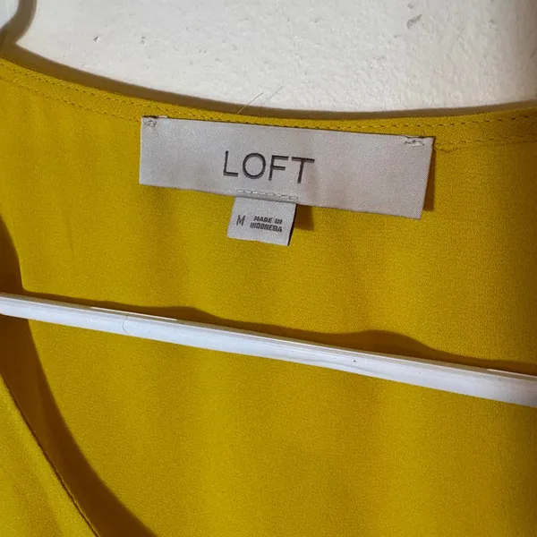 LOFT Long Sleeve‎ Ruffle Sleeve V-Neck Blouse Top Size Medium Mustard Yellow - Image 3