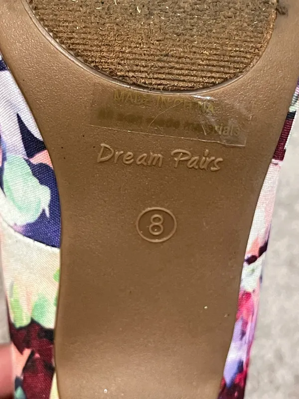 Dream Pairs Floral Heels 8 - Image 4