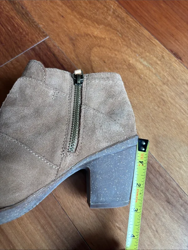 Clarks suede ankle boots - Image 9
