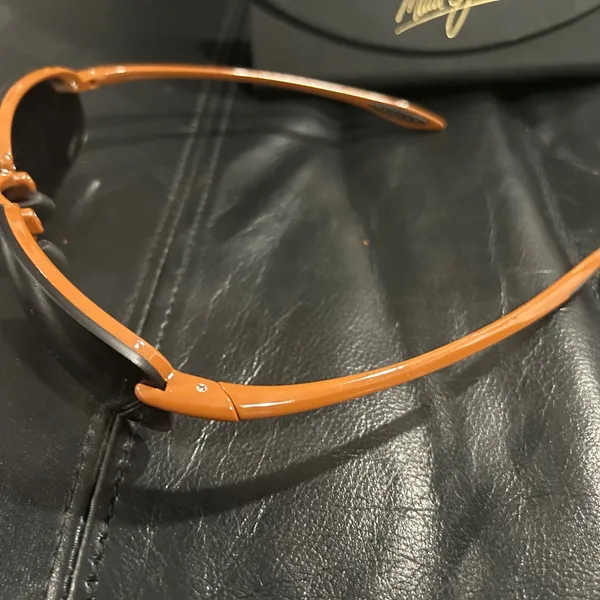 Maui Jim Women's Black and Brown Sunglasses includes Maui Jim Case - Image 10