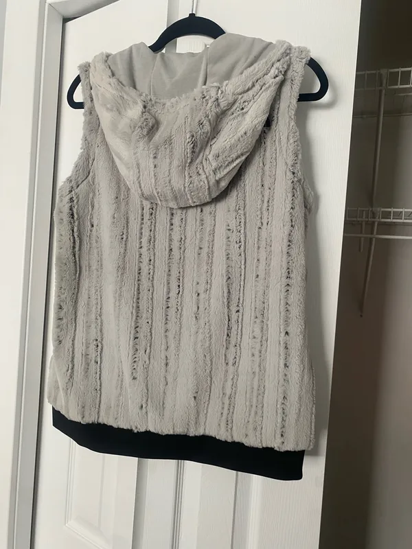 The North Face Furlander Faux Fur Hooded Gray Vest Medium - Image 5
