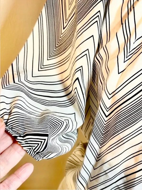 💥Trina Turk Silk Chevron Blouson Drawstring Waist Dress Black Ivory Sz 4💛 - Image 9