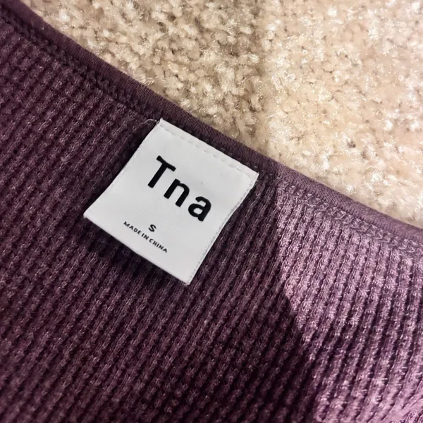TNA waffle scoop neck notch crop long sleeve - Image 3