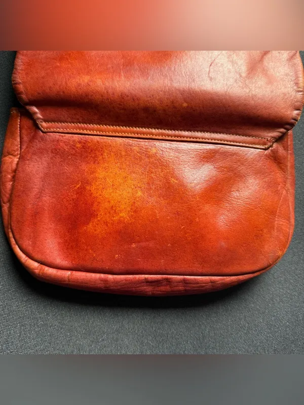 Vintage Fold Over Leather Clutch in Fair Condition - Image 6