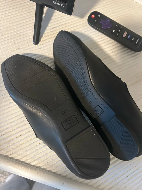 Walmart flats Black Size 6.5 - Image 4