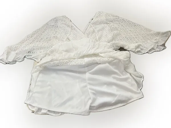 White‎ Lace V-Neck Romper with Smocked Waist - Image 4