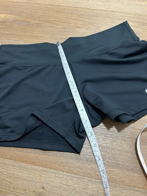 Medium/large Nike black spandex shorts - Image 8