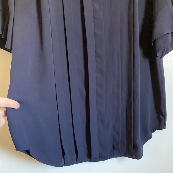 *Ann Taylor Navy V-Neck Pleated Detail Medium Short Flutter Sleeve Blouse #S - Image 6