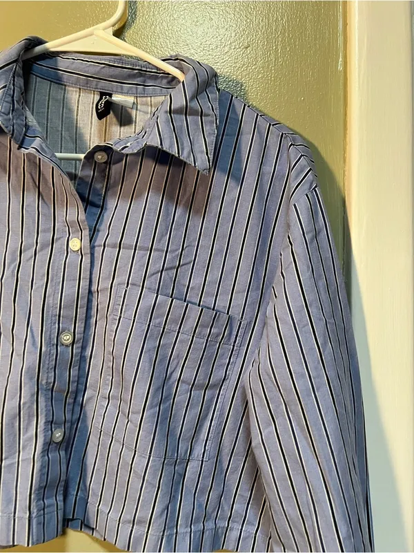 Divided Women's Size Small Cropped Button Down Shirt Blue Navy White Stripes - Image 5