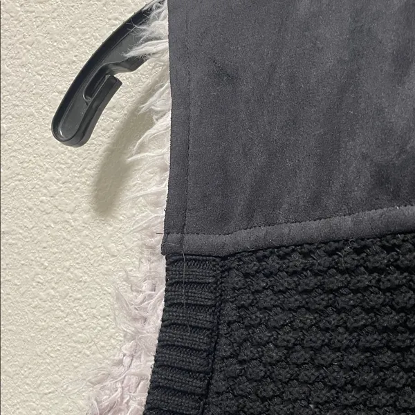 Fate Textured Black Vest with White Faux Fur Lining - Image 7