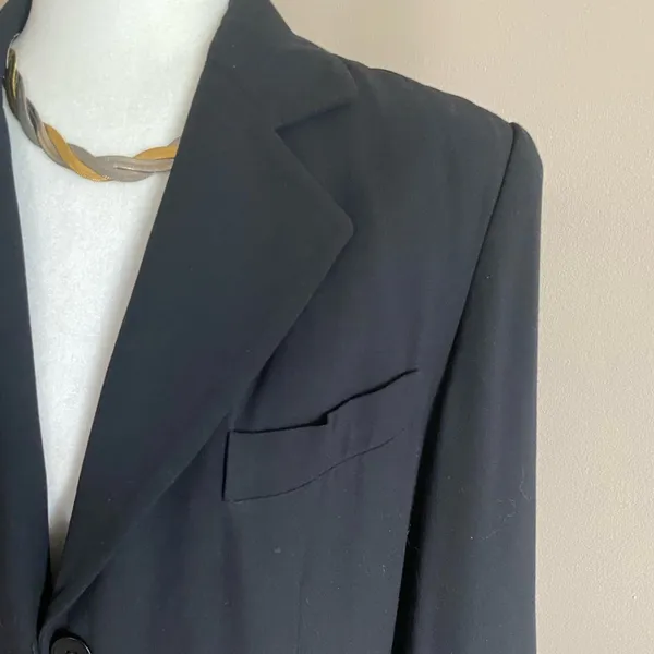 Burberry Vintage Black 3 Button Blazer - Image 3