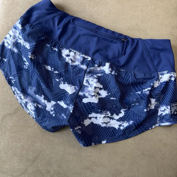 Oiselle Women's Blue/White Geometric Running Shorts Zip Pocket 2" Inseam - Image 6