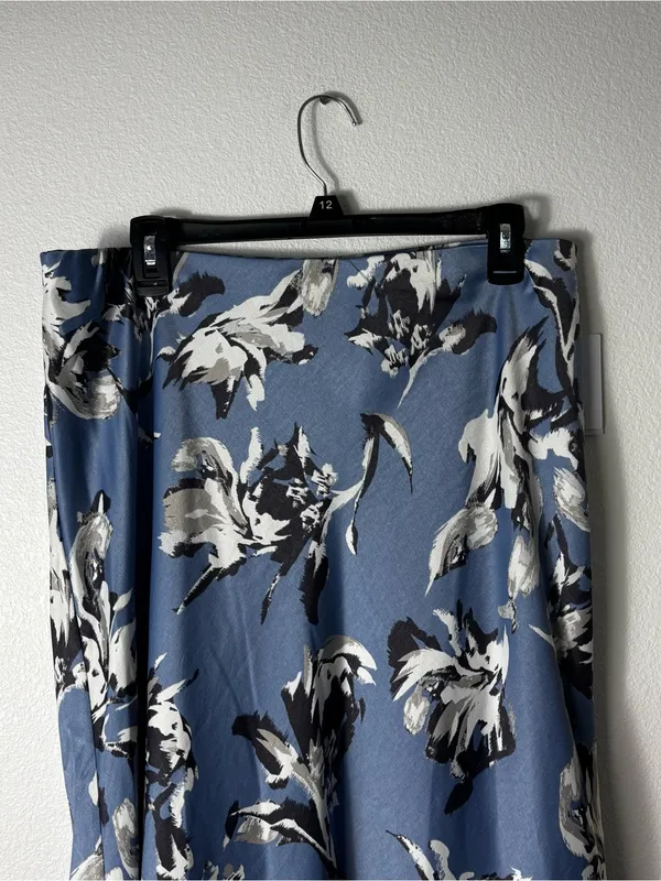 NWT Nordstrom Rack Blue Grey Abstract Floral Satin Maxi Skirt Size L - Image 2