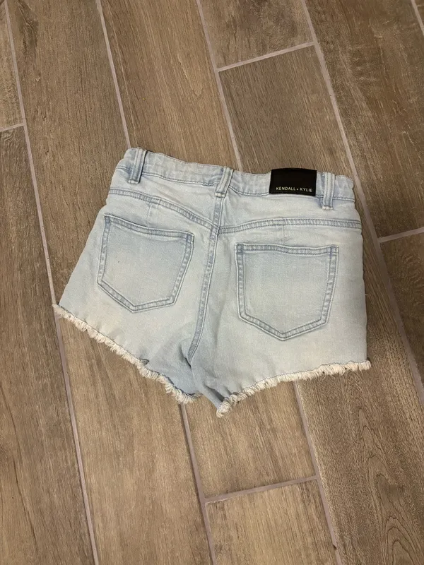 Kendall + Kylie Denim Shorts - Image 4