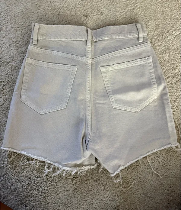90s Girlfriend Light Khaki PacSun Shorts - Image 3