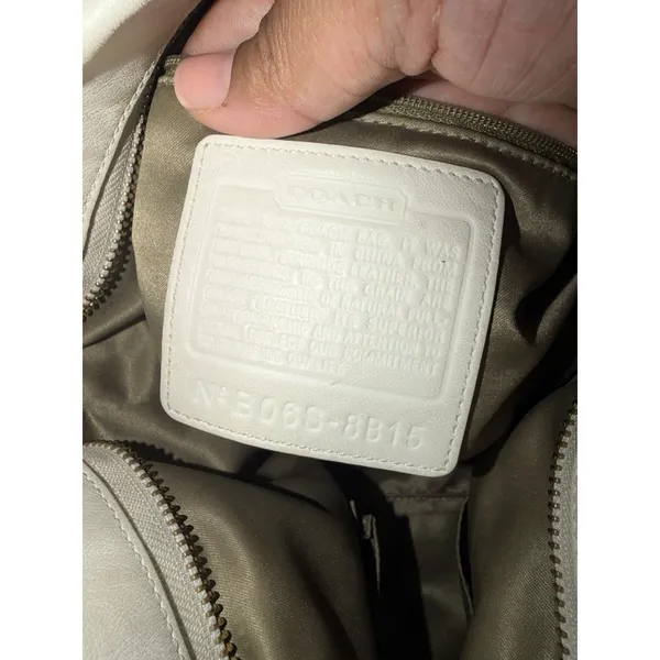 COACH Hampton White, Hobo Bag With Gold Hardware Tone Purse Shoulder Bag‎ 8B15 F - Image 7
