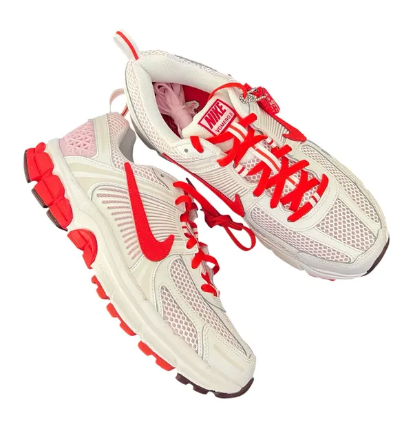 New NIKE Vomero 5 GS 'Valentine's Day 2025' - Image 2