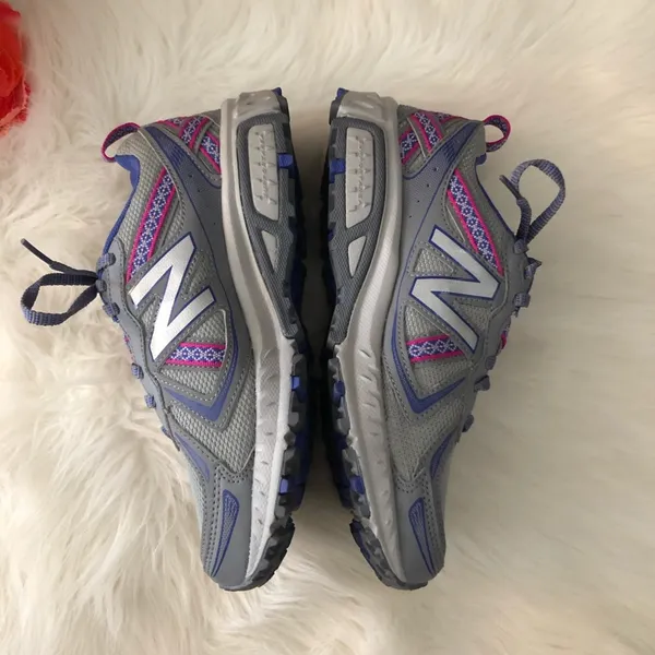 New Balance Grey & Pink Tennis Shoes - Image 3